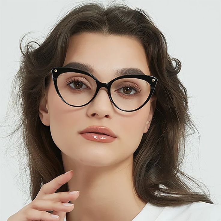 kacamata cat eye yang sedang trending